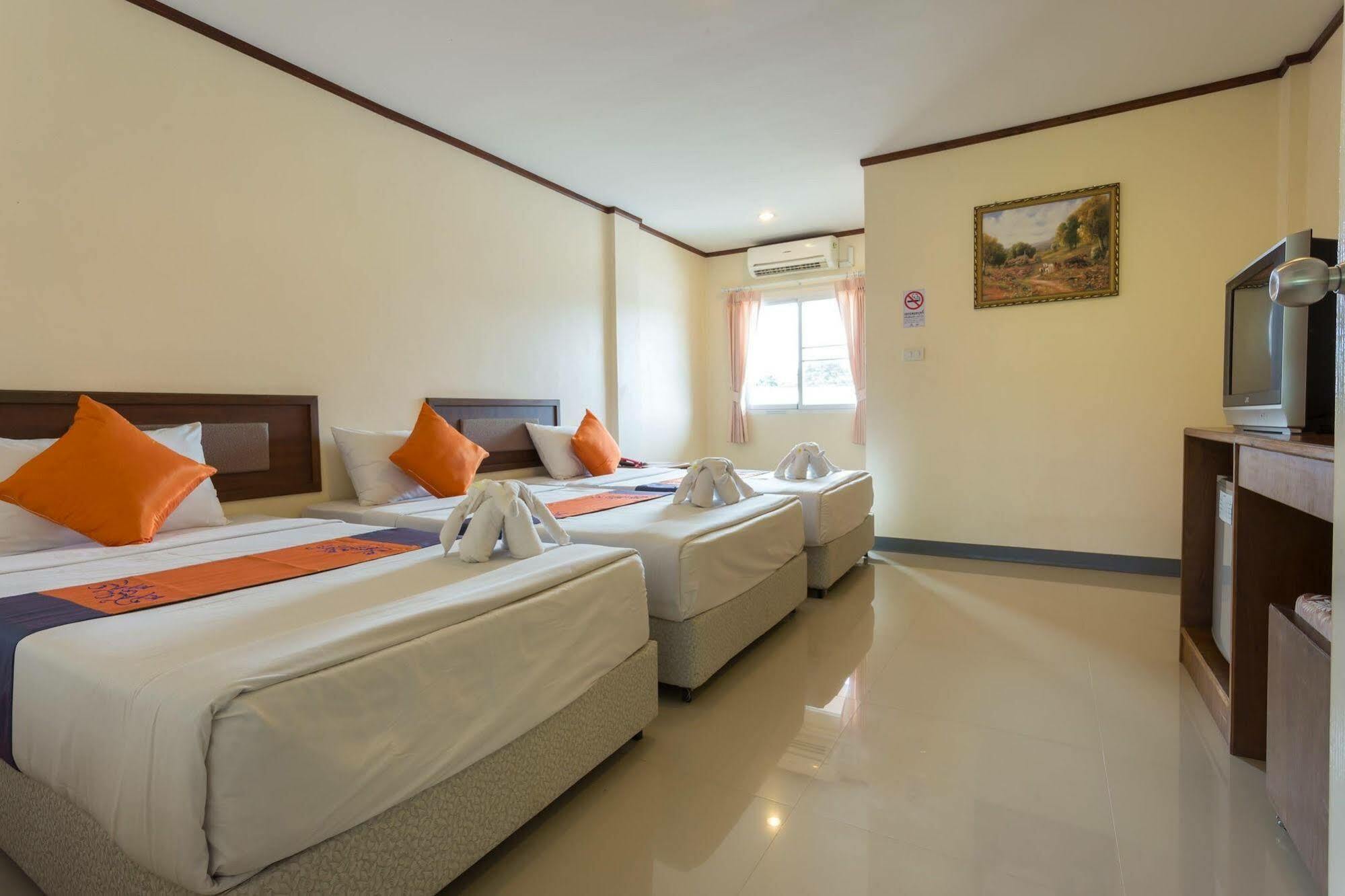 Khunyuw Hotel Fang Exterior photo